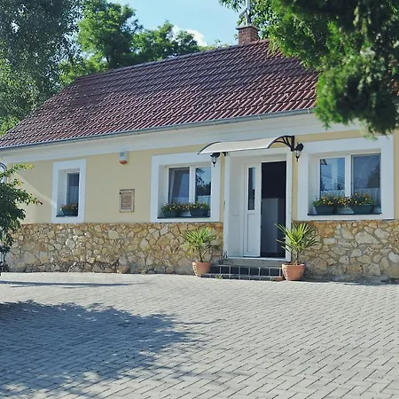Vincze Vadasz Vendeghaz *