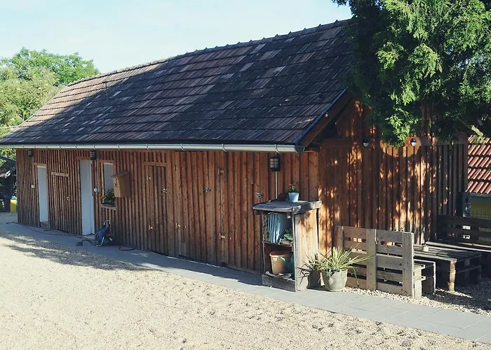 Vincze Vadasz Vendeghaz * Hotto